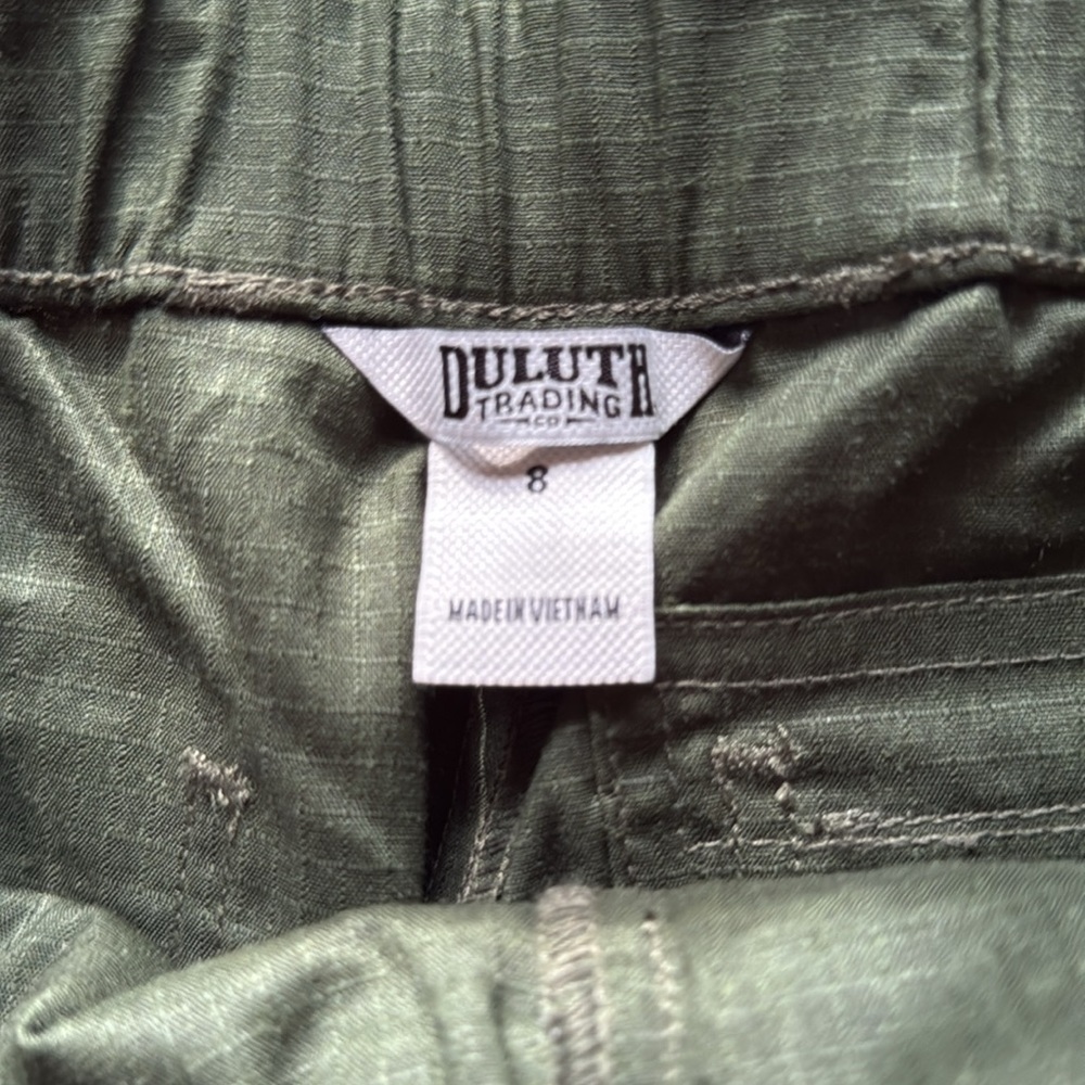 Duluth Trading Co Women's Dark Green Cargo Shorts - Picture 3 of 4